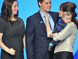 AFP/„Scanpix“ nuotr./Sarah Palin su dukterimi Bristol, jos draugu Levi Johnstonu ir anūku