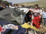 „Reuters“/„Scanpix“ nuotr./S.Loebo avarija Akropolio ralyje, D.Elena prie automobilio