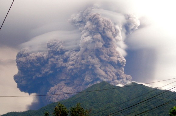 AFP/Scanpix nuotr./Vulkano iasiveržimas.