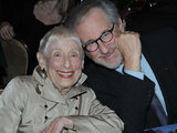 AOP nuotrauka/Steveną Spielbergą ir jo mamą ligi šiol sieja itin glaudus ryšys.
