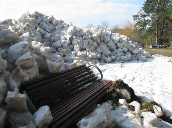 Ledų sangrūdos Neringoje pasiekė aaligatvius, gyventojų kiemus. 