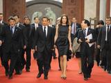 AFP/„Scanpix“ nuotr./Nicolas Sarkozy ir Carla Bruni (centre)