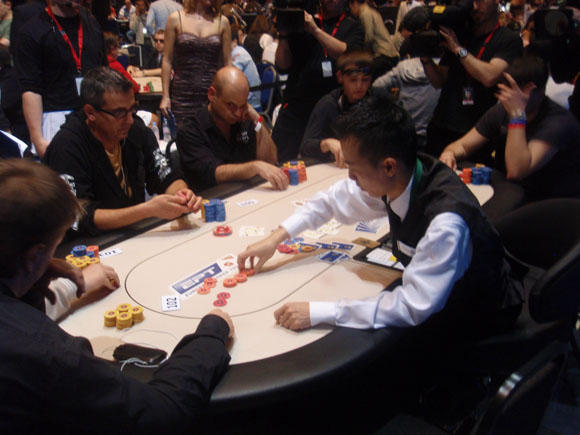 Asmeninio albumo nuotr./Dominykas Karmazinas ilgą laiką pokerį žaidė internete, o "gyvai" pabandė lošti tik neseniai