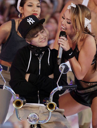 „Scanpix“ nuotr./Justinas Bieberis su Miley Cyrus