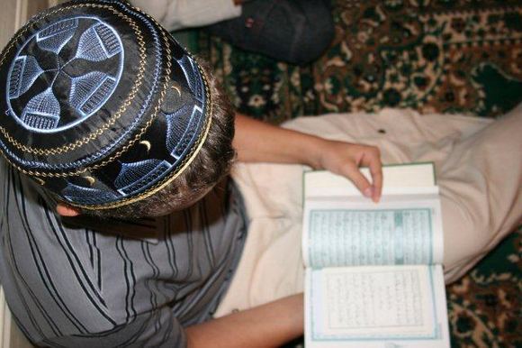 Linos Balsytės nuotr./Arabų kalba Koraną skaito ir Nemėžio totorių bendruomenės vaikai.