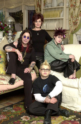 AOP nuotr./Ozzy ir Sharon Osbourne’ai su dviem jaunesniaisiais savo vaikais dalyvavo televiziniame šou.