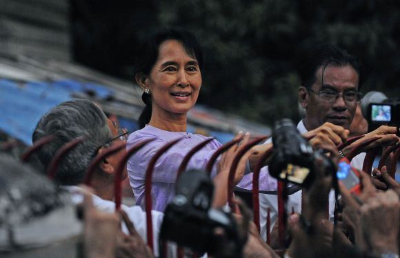 Scanpix nuotr./Aung San Suu Kyi paleista ia namų areato 
