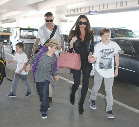 AOP nuotr./Victoria ir Davidas Beckhamai su vaikais