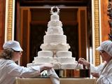 AFP/„Scanpix“ nuotr./Princo Williamo ir Kate Middleton vestuvių tortas.
