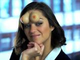 Youtube stopkadras/Marion Cotillard reklamuoja Forehead Tittaes