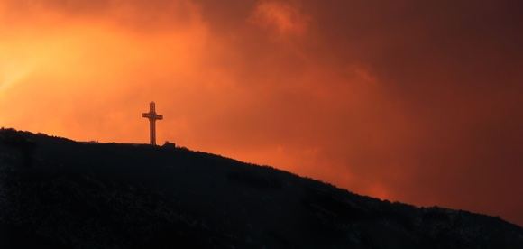123rf.com nuotr./Makedoniečių pasididžiavimas - kryžius ant Vodno kalno, matomas ir už 80 kilometrų.