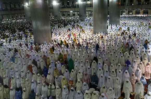 Reuters/Scanpix nuotr./Viso pasaulio musulmonai pirmadienį pasitiko ramadaną