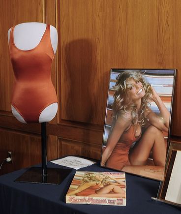 AFP/„Scanpix“ nuotr./Vilkėdama šį raudoną maudymosi kostiumėlį Farrah Fawcett nusifotografavo garsiajam plakatui.