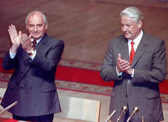 Reuters/Scanpix nuotr./Michailas Gorbačiovas su Borisu Jelcinu