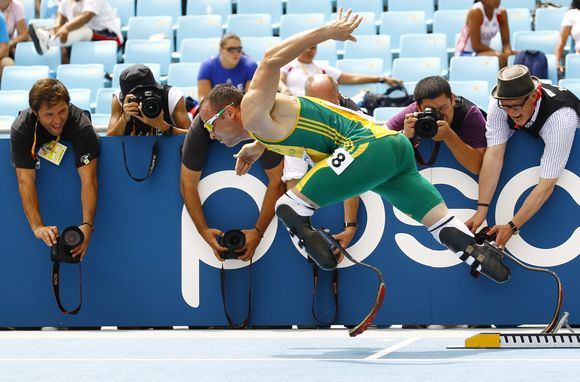 Reuters/Scanpix nuotr./Oscaras Pistorius pateko į 400 metrų rungties bėgimo finalą