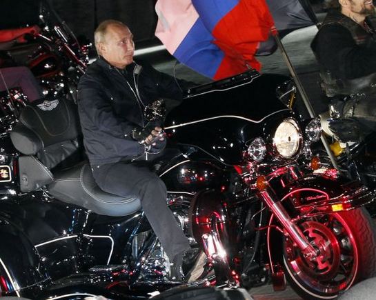 Scanpix nuotr./Baikerių aou Novorosijske dalyvavo ir V.Putinas