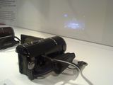 15min.lt nuotr./Vaizdo kamera „Sony HDR-PJ30VE“ turi integruotą miniatiūrinį projektorių, kuriuo galima peržiūrėti nufilmuotus vaizdus. 