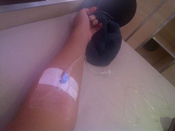 Twitter nuotr./Rihannos ranka ligoninėje