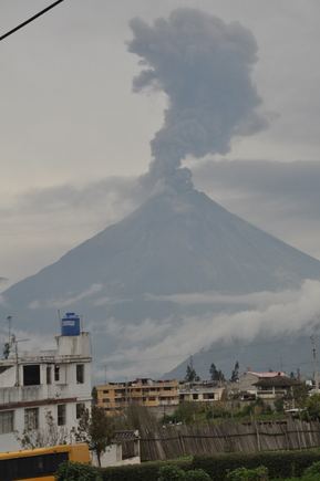 Greitgrisim.lt nuotr./Aktyvus Tungurahua ugnikalnis spjaudosi pelenais
