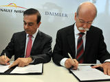 Gamintojo nuotr./Carlosas Ghosnas ir Dr. Dieteris Zetsche