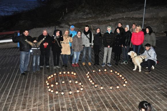 J.Vanagės nuotr./Palangos tiltą Žemės valandą apavietė tik žvakutės.