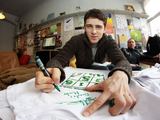 Irmanto Gelūno/15min.lt nuotr./Nugalėtojas bus apdovanotas 15min.lt marškinėliais su D.Montvydo autografu