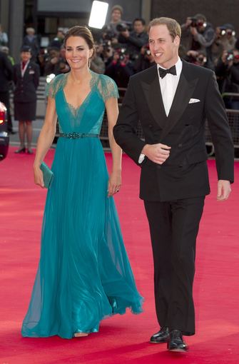 Scanpix nuotr./Princą Williamą atlydėjo elegantiaka žmona Kembridžo hercogienė Catherine