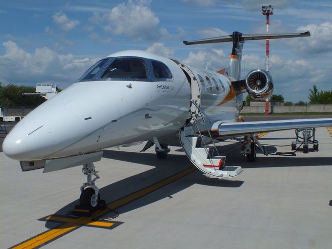 Embraer Phenom 300