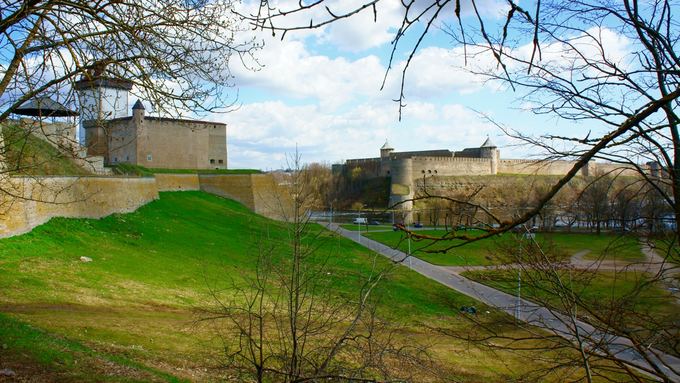 Narva ir Ivangorodas