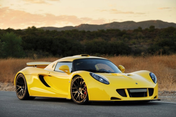 Gamintojo nuotr./2-3. Hennessey Venom GT:417 km/h
