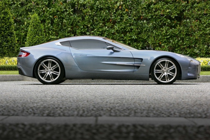 Gamintojo nuotr./12. Aston Martin One-77: 357 km/h