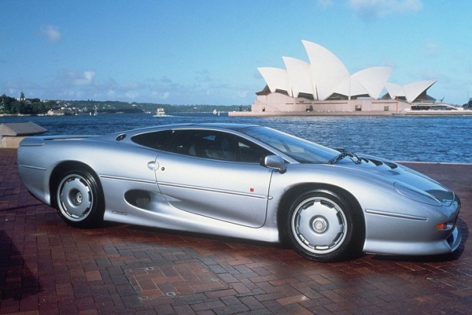 Gamintojo nuotr./18-19. Jaguar XJ220: 341 km/h