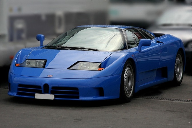 Gamintojo nuotr./17. Bugatti EB110: 343 km/h