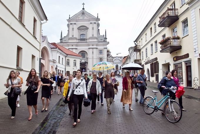 Irmanto Gelūno/15min.lt nuotr./Kristina Sabaliauskaitė skaitytojams pristatė antrąją ekskursiją pagal Silva rerum II. 