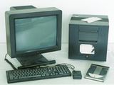 CERN nuotr./Šiuo „NeXT“ kompiuteriu Timas Bernersas Lee sukūrė pirmąjį pasaulyje interneto tinklalapį. 