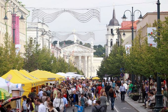 Irmanto Gelūno/15min.lt nuotr./Sostinės dienos Vilniaus centre užkūrė aventiaką aurmulį.