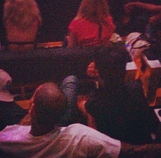 Twitter nuotr./Chrisas Brownas ir Rihanna Jay-Z koncerte