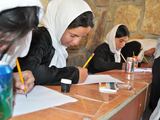 Vyr. ltn. Jurgio Norvaišos nuotr./Piešimo pamoka mergaičių mokykloje