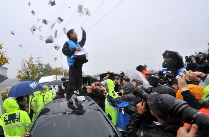 AFP/Scanpix nuotr./Pietų Korėjos aktyvistų sumanyta akcija buvo nutraukta.