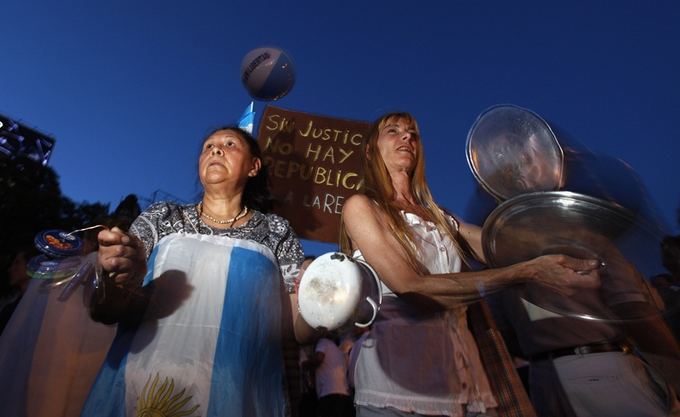 Reuters/Scanpix nuotr./Protestas Buenos Airėse