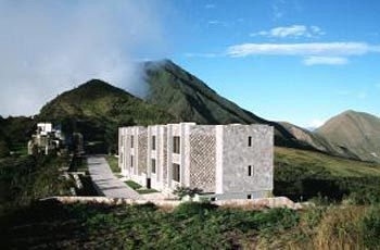 Hotels.com nuotr./Ekvadoras kviečia į viešbutį ugnikalnio krateryje