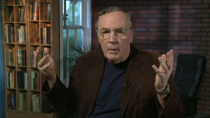 Kadras ia youtube.com/James Patterson