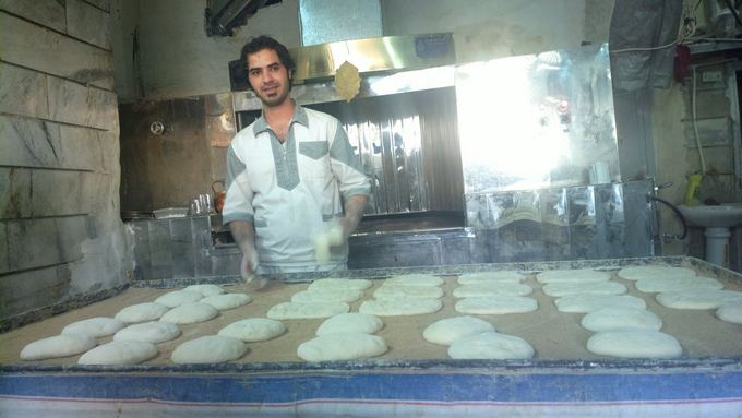 Be sienų nuotr./Duonos kepėjas Teherane