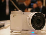 Šarūno Jokubaičio nuotr./Fotoaparatas turi 23 megapikselių kamerą ir pateikia vieną akivaizdžią naujovę jo pirmtakų atžvilgiu  – 3D objektyvą.