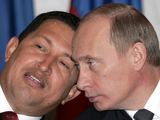Hugo Chavezas ir Rusijos prezidentas Vladimiras Putinas (2004 m.)