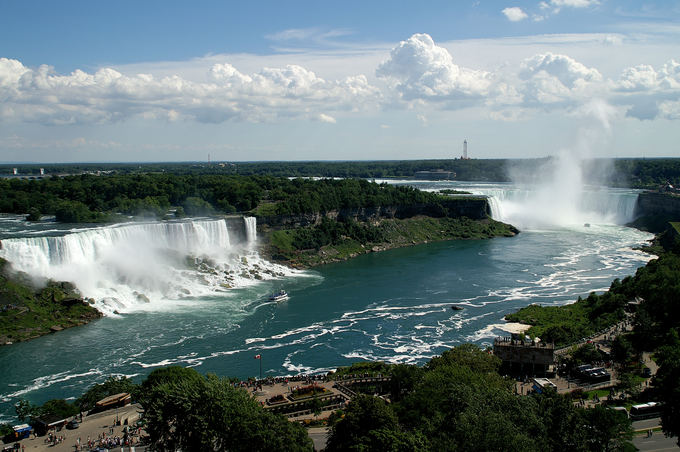 Niagaros krioklys dažnai traukia ir turistus, ir įvairaus plauko nuotykių bei adrenalino mėgėjus