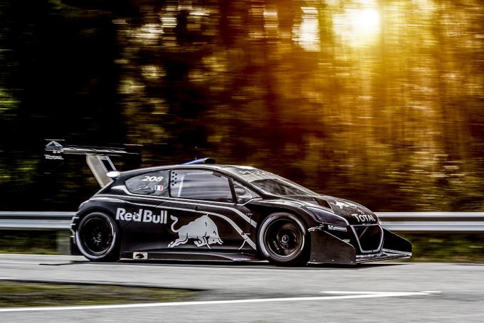 (nuotr. Peugeot)/Peugeot 208 T16 Pikes Peak