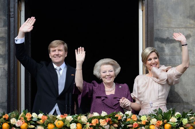 Nyderlandų karalius Willemas Alexanderis su mama Beatrix ir žmona karaliene Maxima