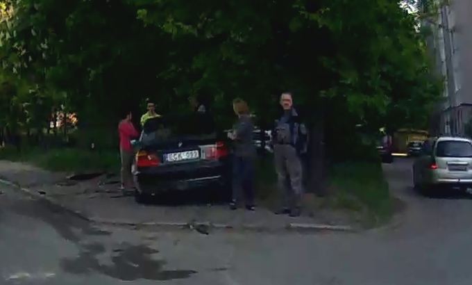 Rasos Pūkienės/15min.lt skaitytojos nuotr./BMW įvykio vietoje