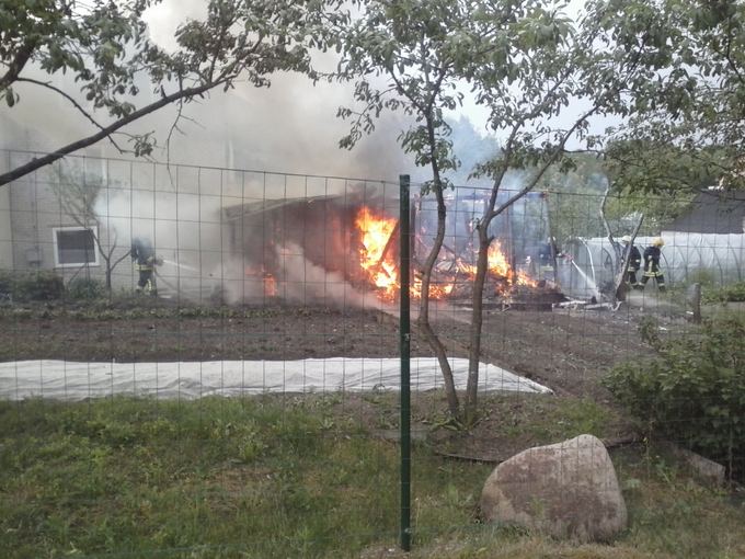 15min.lt/Liepos Želnienės nuotr./Dvarčionyse sudegė sodo namelis